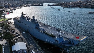 TCG Anadolu, İstanbul Boğazı'ndaki Ge&ccedil;iş T&ouml;reni İ&ccedil;in Sarayburnu'ndan Yola &Ccedil;ıktı