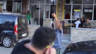 Tekirdağ'da dehşet veren anlar! Pompalı t&uuml;fekle sokak r&ouml;portajında havaya ateş a&ccedil;an 15 yaşındaki &ccedil;ocuk yakalandı