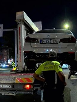 Teksas Değil Eminönü: Husumetlisine Peş Peşe Ateş Etti!