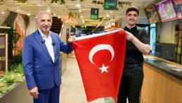 Terörsüz Türkiye Bayrak Çağrısına Uyan Ümraniye Belediyesi 40 Bin Türk Bayrağı Dağıtacak