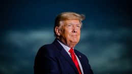 Trump&apos;tan Hindistan&apos;a Rusya cezası: Gümrük vergisini önemli ölçüde artıracağım!