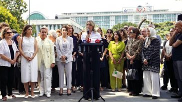 Tutuklu Yakınları Sara&ccedil;hane'de Bir Araya Geldi
