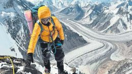 T&uuml;rk Kadın Dağcı K2 Dağı&rsquo;nın Zirvesine Ulaştı
