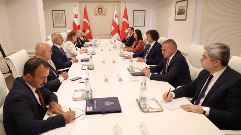 Türkiye-Gürcistan Hükümetlerarası Karma Ekonomik Komisyonu 6. Dönem Toplantısı Tiflis'te Gerçekleşti