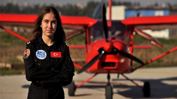 T&uuml;rkiye'nin En Gen&ccedil; Pilotu Defne, TIME'a Adını Yazdırdı… Kızlar Hayallerinden Vazge&ccedil;memeli