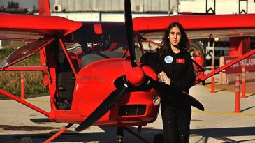 T&uuml;rkiye&rsquo;nin En Gen&ccedil; Kadın Pilot Adayı Defne &Ouml;zcan, TIME'ın 'Yılın Kızları' Listesinde Yer Aldı
