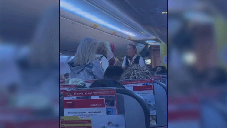 Uçakta Aceleci Davranan Yolculara 'Kural Dışı Yolcu Prosedürü' Uygulandı