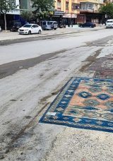 Umudu Kestim Yola Halı Serdiler