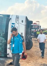Viraja Hızla Giren Otob&uuml;s Devrildi: 4 &Ouml;l&uuml;, 26 Yaralı