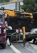 Yağmur Sonrası Kaygan Yolda Kaza: Gaziosmanpaşa ve &Uuml;sk&uuml;dar'da İki Ayrı Olay