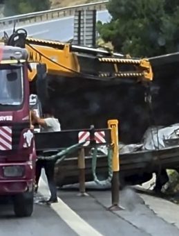 Yağmur Sonrası Kaygan Yolda Kaza: Gaziosmanpaşa ve Üsküdar'da İki Ayrı Olay