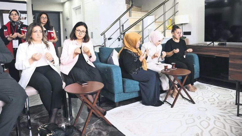 Yalova’da Şehit Ailesine Mektup Teslimi