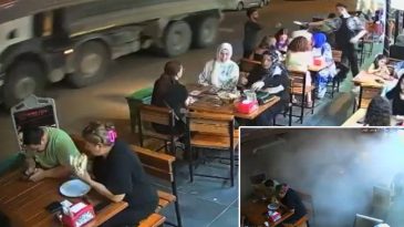 Yemek yerken başlarına gelmeyen kalmadı! Patlayan lastik ortalığı toza buladı