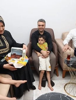 Yeni Evlerine Kavuşan Aileye Misafir Oldu