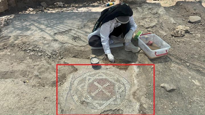 Yer: Diyarbakır… Mozaik, Davut Yıldızı ve 6 Satırlık Dilekçe Yazısı Ortaya Çıkarıldı