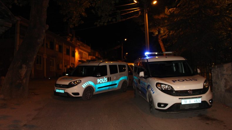 Zabıtalarla Seyyar Satıcılar Arasında Bıçaklı Kavga: 2 Yaralı, 5 Gözaltı