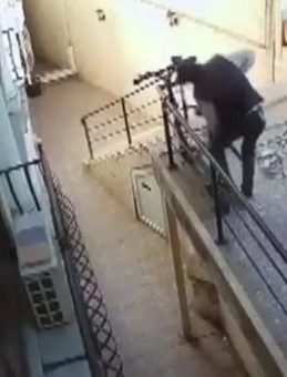 Zincirle Bağlı Skuter, Demir Kesme Makinesi ile 15 Saniyede Çalındı