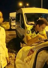 0.03 Promil Fazla Alkolden Ehliyetine El Konuldu: S&uuml;r&uuml;c&uuml; Polise İtiraz Etti ve Gazeteciye Tepki G&ouml;sterdi!