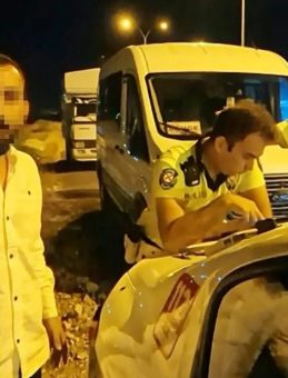 0.03 Promil Fazla Alkolden Ehliyetine El Konuldu: Sürücü Polise İtiraz Etti ve Gazeteciye Tepki Gösterdi!