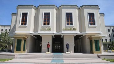 27 M&uuml;lki İdare Amiri Birinci Sınıf M&uuml;lki İdare Amirliğine Y&uuml;kseltildi
