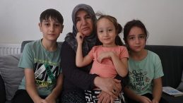 3 Torunuyla Hayata Tutundu