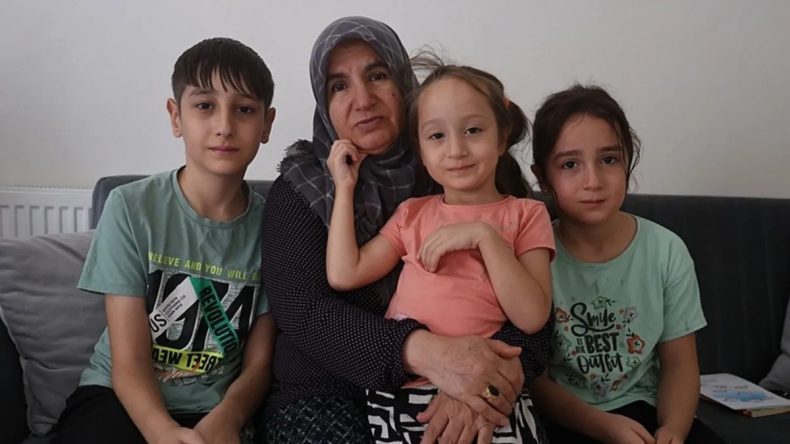 3 Torunuyla Hayata Tutundu