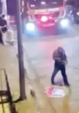 5 Katlı Binanın Giriş Katında Yangın: &Uuml;st Katta Mahsur Kalan 3 Kişi Kurtarıldı