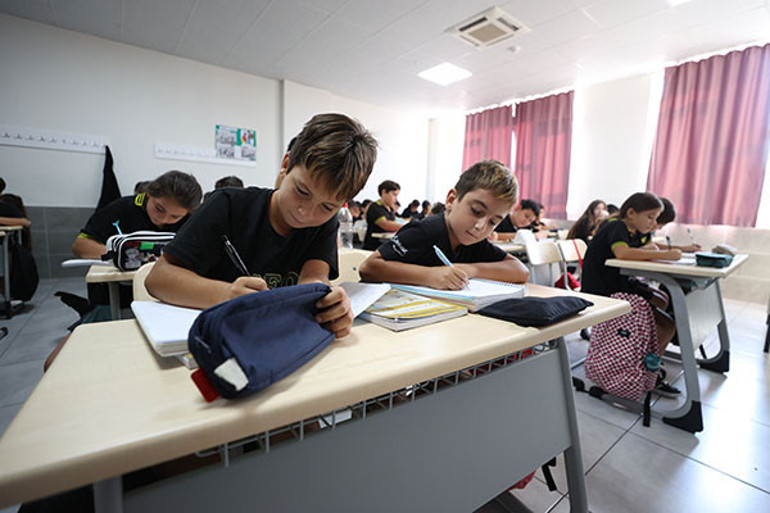 İkizlerin Sınıf Fotoğrafı