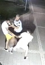 Adana'da Şok Eden Olay! Oğluyla Kavga Eden K&uuml;&ccedil;&uuml;k &Ccedil;ocuğu Acımasızca Darbetti