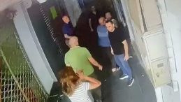 Adana’da İki Erkek Bir Kadını Saldırıya Uğrattı: O Anlar Güvenlik Kamerasında Yakalandı!