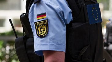 Almanya&rsquo;da Okulda Bı&ccedil;aklı Saldırı