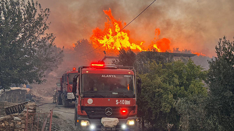 Antalya ve Muğla'da Alevlerle Mücadele Başladı