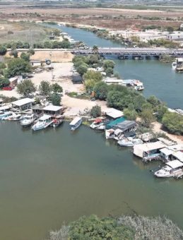 Antalya’da Kaçak Konteynerler Yıkılıyor