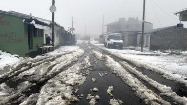 Ardahan ve Kars'ın Y&uuml;ksek Kesimlerine Kar Yağışı