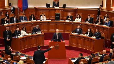 Arnavutluk'ta 130 G&uuml;n Sonra H&uuml;k&uuml;met Kuruldu! Yapay Zeka Bakanı Diella İle G&ouml;zler &Uuml;zerinde