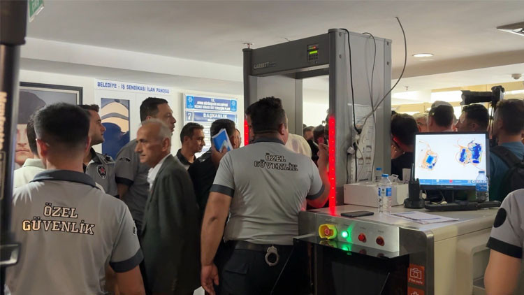 Aydın Büyükşehir Belediyesi Meclis Toplantısında CHP Grubu 30 Maddeye Red Oyu Verdi