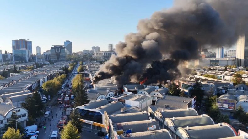 Bağcılar İSTOÇ'ta Yangın Felaketi: 17 İş Yeri Etkilendi