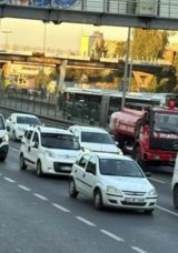 Bayrampaşa-Maltepe Metrob&uuml;s Durağı&rsquo;nda Metrob&uuml;ste Yangın Paniği