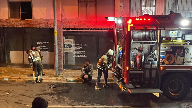 Beyoğlu'ndaki 5 Katlı Bina Bodrumunda Yangın Kontrol Altına Alındı