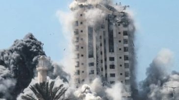 Binaları Patlatarak &Ccedil;adırları Yakıyorlar