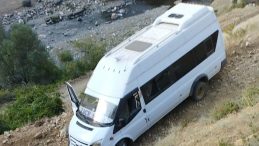Bingöl'de Minibüs Şarampole Devrildi: 7 Kişi Yaralandı