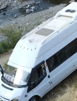 Bingöl'de Minibüs Şarampole Devrildi: 7 Kişi Yaralandı