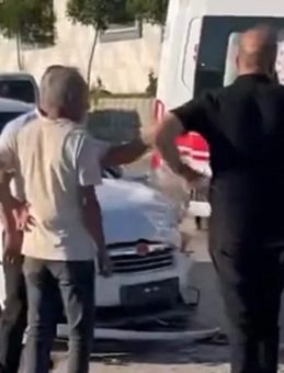 Bursa'da İki Otomobil Kafa Kafaya Çarpıştı: 4 Yaralı