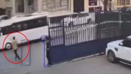 Bursa’da Freni Çekilmeyen Minibüse Koşarak Yetişen Kişi: O Anlar Kameralara Yansıdı!