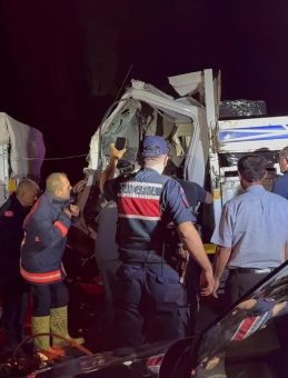 Çorum’da Kamyon, Tıra Çarptı: 1 Ağır Yaralı!