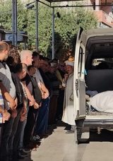 Cenazesi Vin&ccedil;le İndirildi! Tabuta Sığmadı: 300 Kiloluk Barış G&ouml;zyaşlarıyla Uğurlandı
