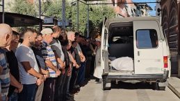 Cenazesi Vinçle İndirildi! Tabuta Sığmadı: 300 Kiloluk Barış Gözyaşlarıyla Uğurlandı