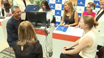 CHP Genel Başkanı &Ouml;zel, Ferdi Zeyrek'in kızı Nehir'in &uuml;niversiteye kaydını yaptırdı