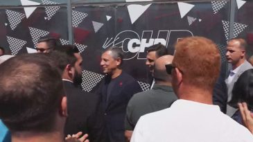 CHP Genel Başkanı &Ouml;zg&uuml;r &Ouml;zel, CHP İstanbul İl Başkanlığına Geldi