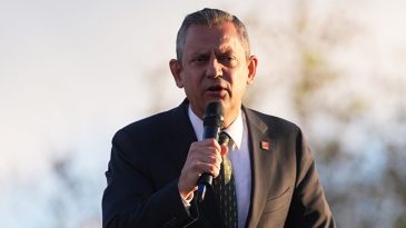 CHP Genel Başkanı &Ouml;zg&uuml;r &Ouml;zel, partisinin İstanbul İl Başkanlığında konuştu